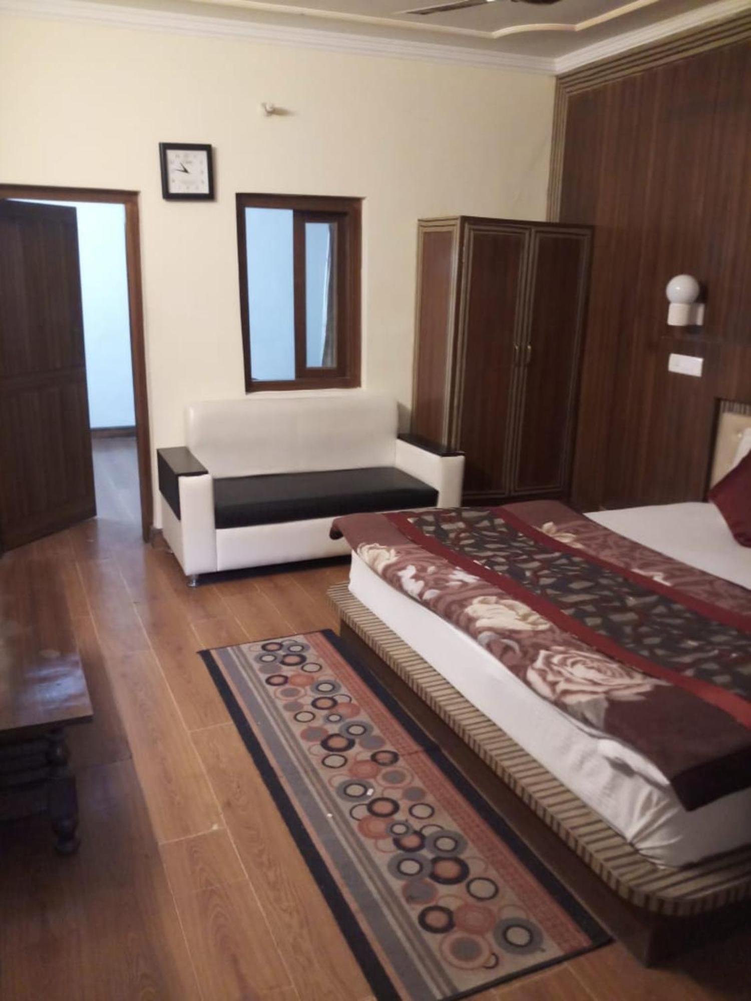 Goroomgo Moon Nainital Near Naini Lake - Parking & Lift Facilities -Hygiene And Spacious Room - Best Seller Exteriör bild