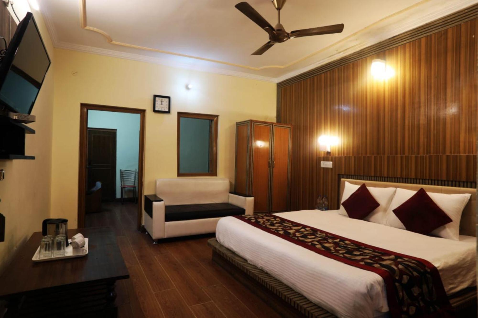 Goroomgo Moon Nainital Near Naini Lake - Parking & Lift Facilities -Hygiene And Spacious Room - Best Seller Exteriör bild