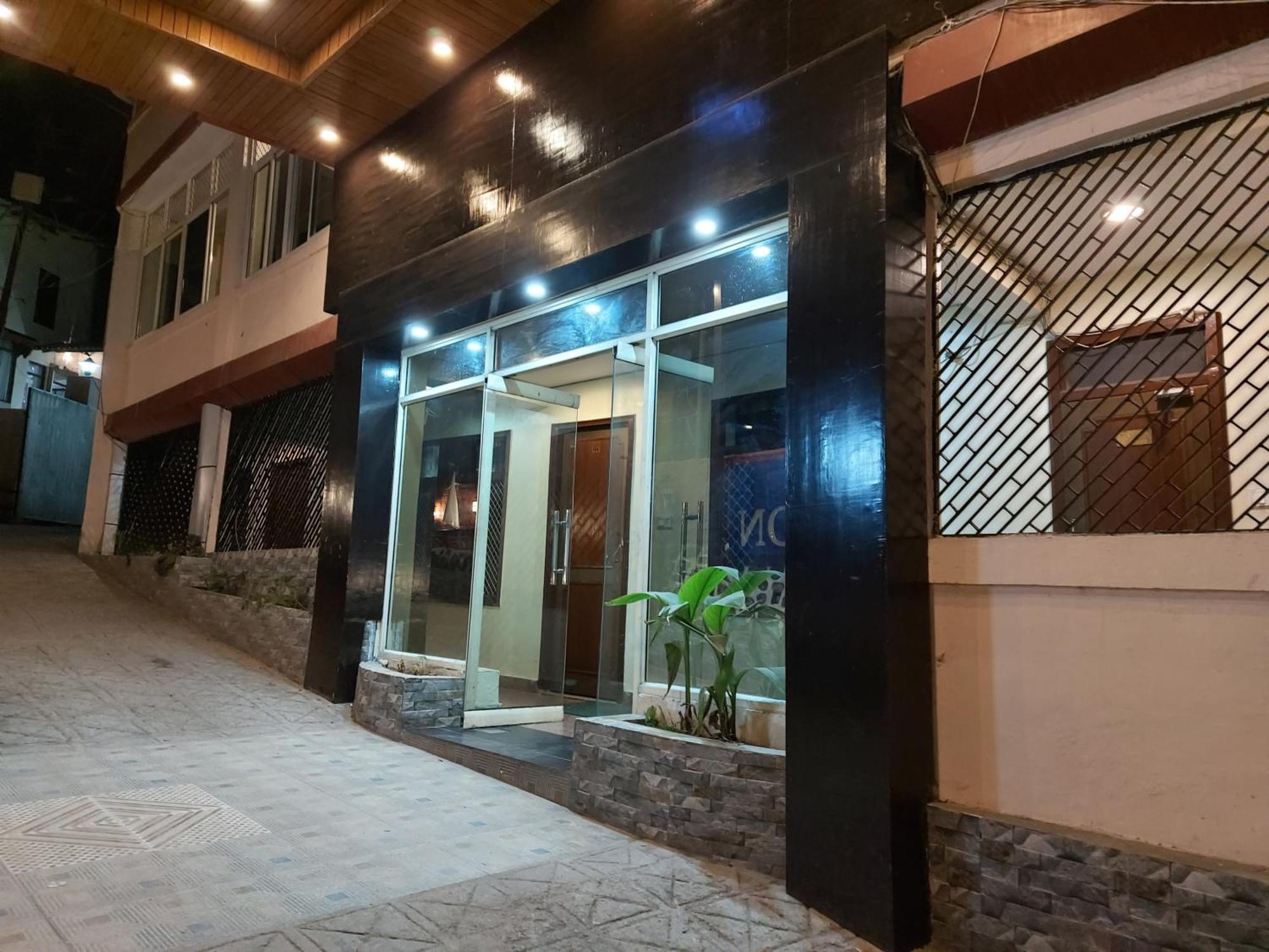 Goroomgo Moon Nainital Near Naini Lake - Parking & Lift Facilities -Hygiene And Spacious Room - Best Seller Exteriör bild