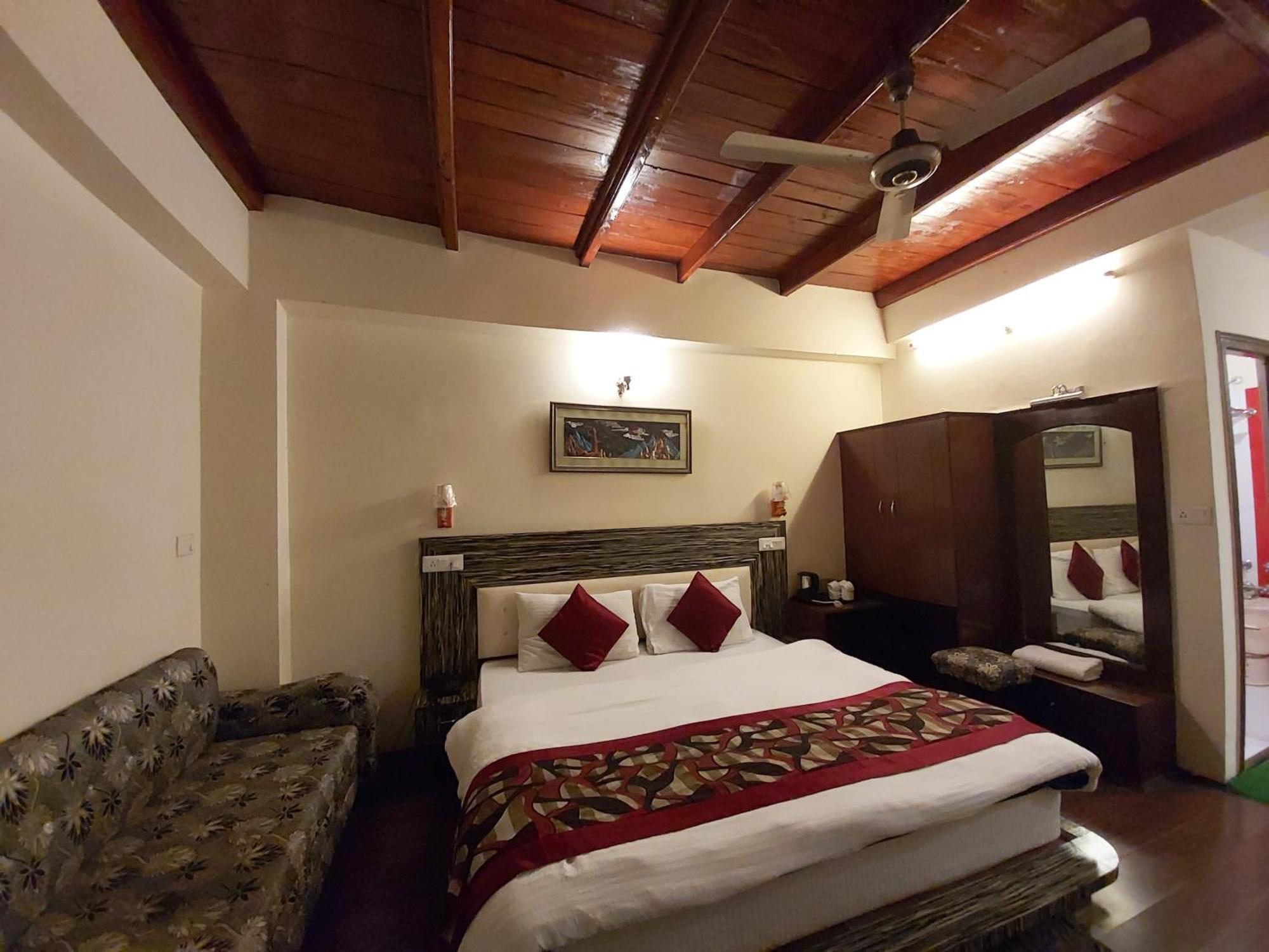 Goroomgo Moon Nainital Near Naini Lake - Parking & Lift Facilities -Hygiene And Spacious Room - Best Seller Exteriör bild