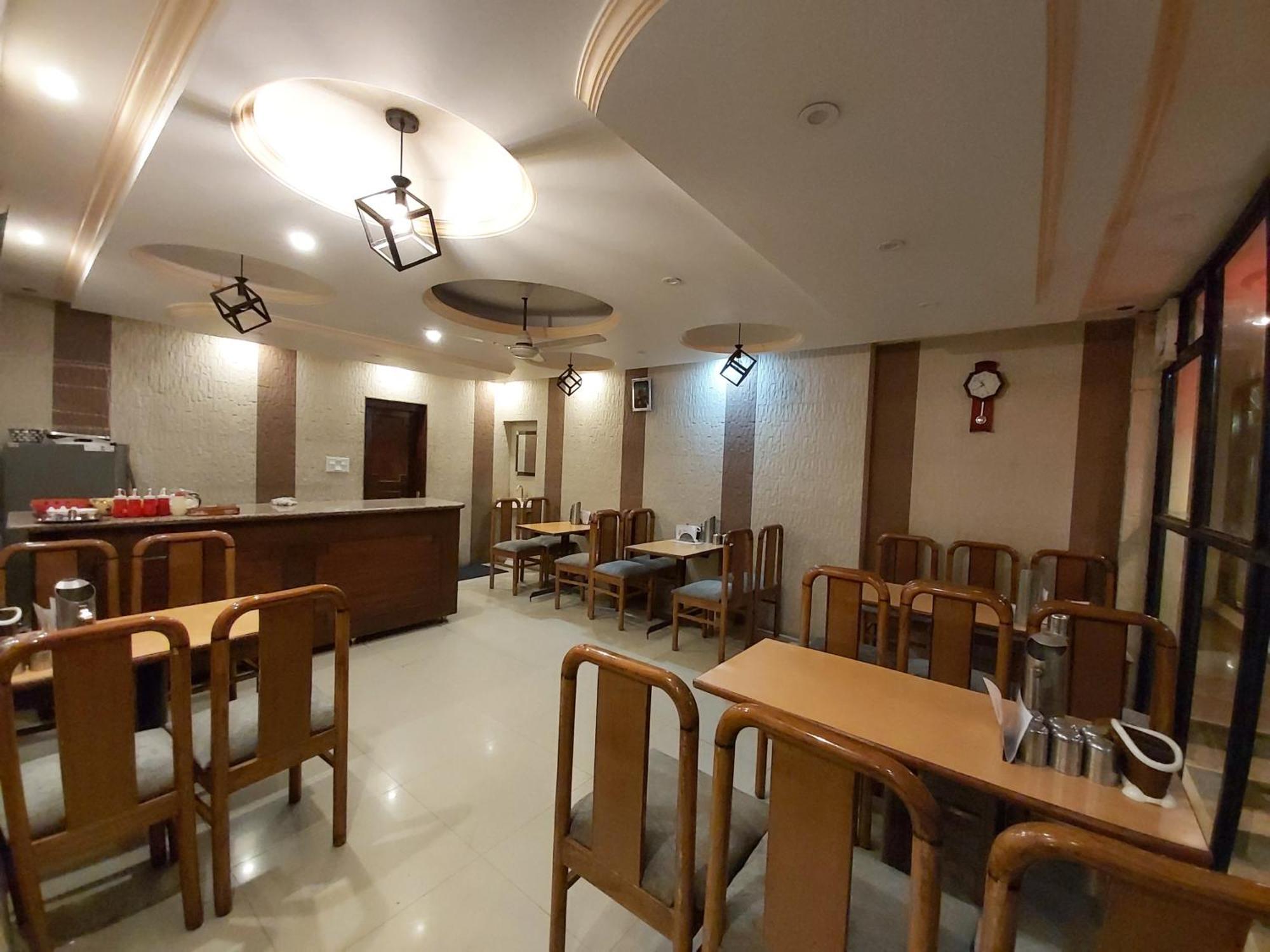 Goroomgo Moon Nainital Near Naini Lake - Parking & Lift Facilities -Hygiene And Spacious Room - Best Seller Exteriör bild