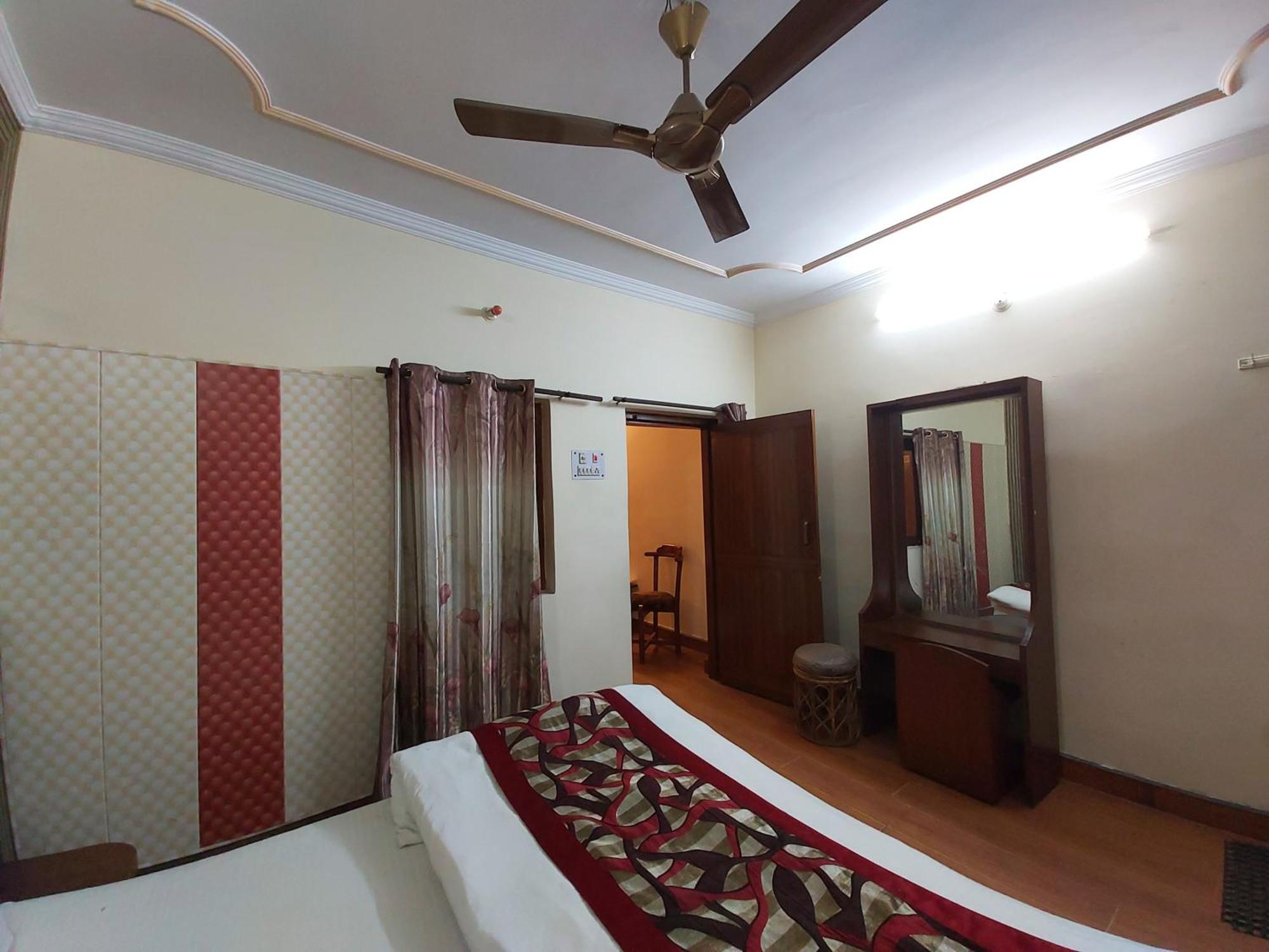 Goroomgo Moon Nainital Near Naini Lake - Parking & Lift Facilities -Hygiene And Spacious Room - Best Seller Exteriör bild