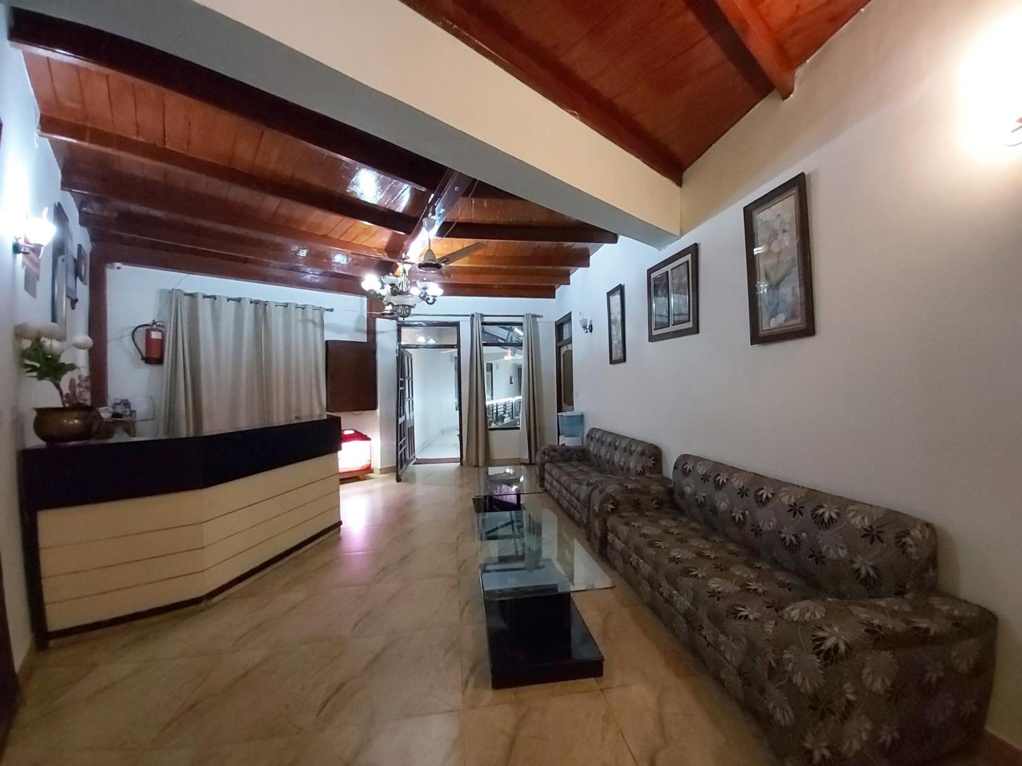 Goroomgo Moon Nainital Near Naini Lake - Parking & Lift Facilities -Hygiene And Spacious Room - Best Seller Exteriör bild