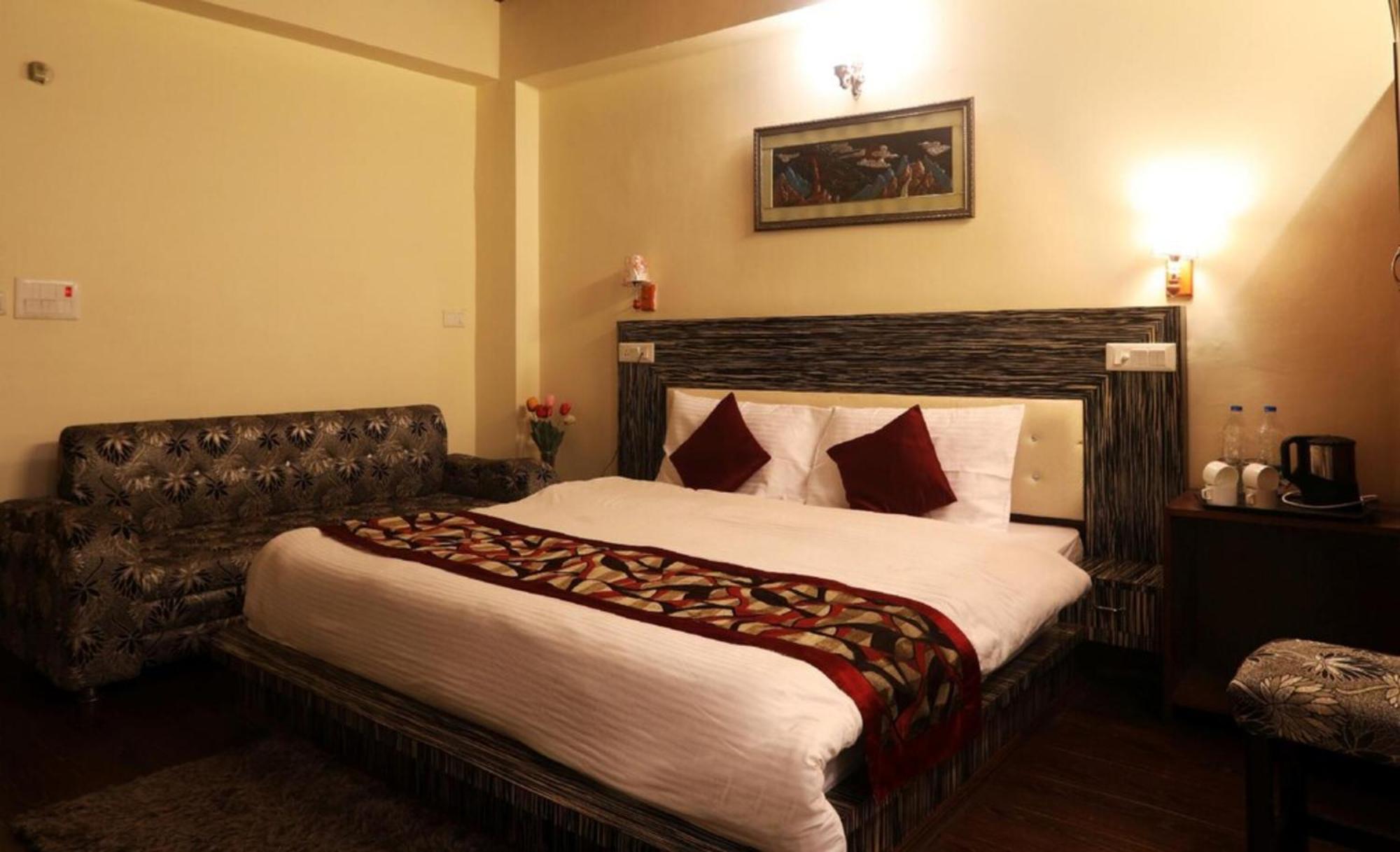 Goroomgo Moon Nainital Near Naini Lake - Parking & Lift Facilities -Hygiene And Spacious Room - Best Seller Exteriör bild