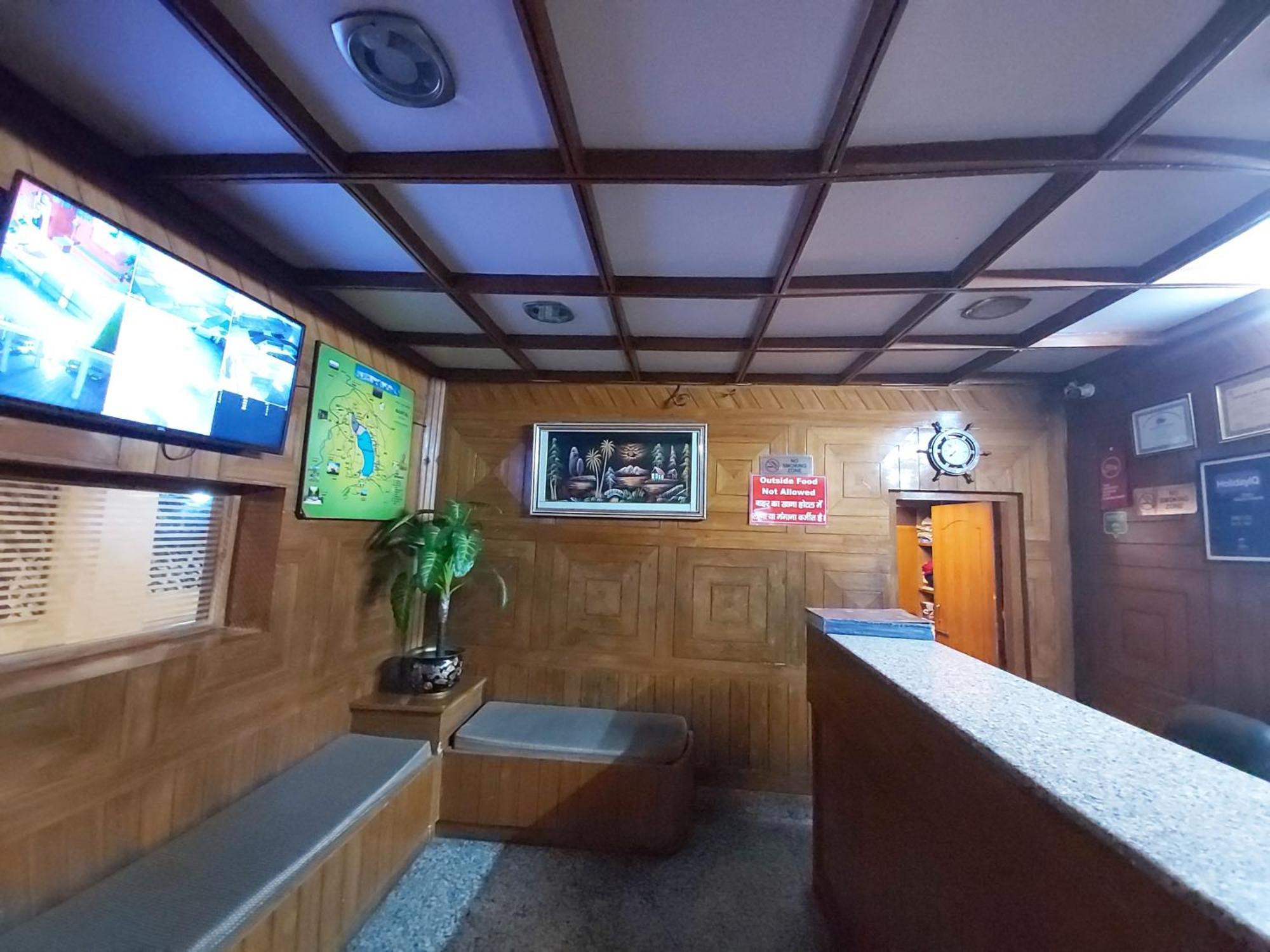 Goroomgo Moon Nainital Near Naini Lake - Parking & Lift Facilities -Hygiene And Spacious Room - Best Seller Exteriör bild