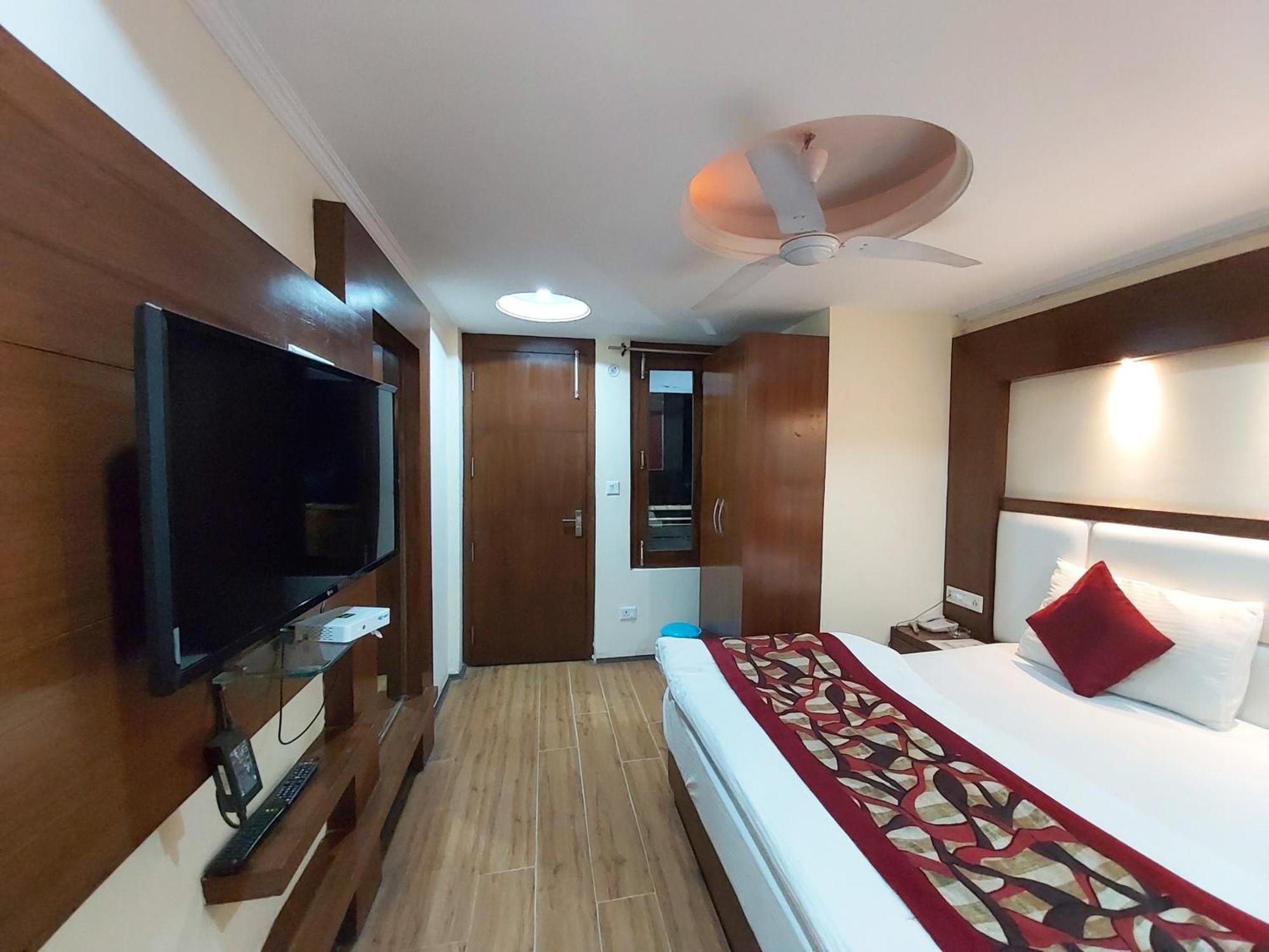 Goroomgo Moon Nainital Near Naini Lake - Parking & Lift Facilities -Hygiene And Spacious Room - Best Seller Exteriör bild